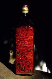 Bottle;-Chilli;-Comoros-Archipelago;-Condiment;-France;-Gastronomy;-Indian-Ocean;-Kaleidos;-Kaleidos-images;-La-parole-à-limage;-Laurent-Abad;-Mayotte;-Spices;-Still-life;-Stories-Pictures